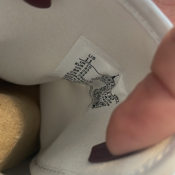 Air Jordan 1 Mid Triple White 100%Authentic
Brand new in original box - Picture 4 of 13